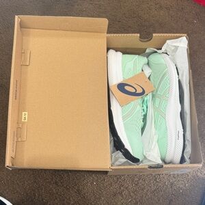 ASICS Gel Contend 8 size 10 wide new in box